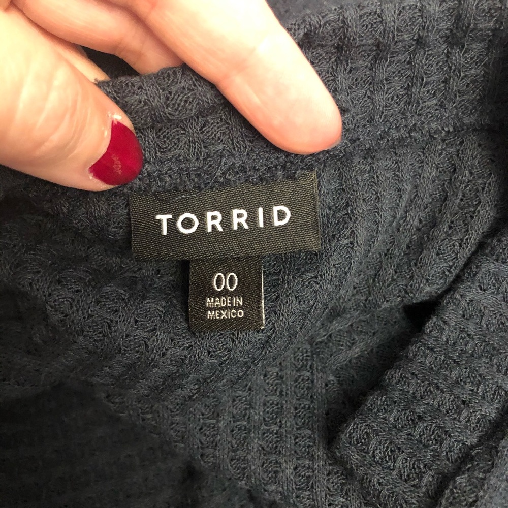 Torrid navy waffle knit tie front top. Size 00 - Picture 5 of 9